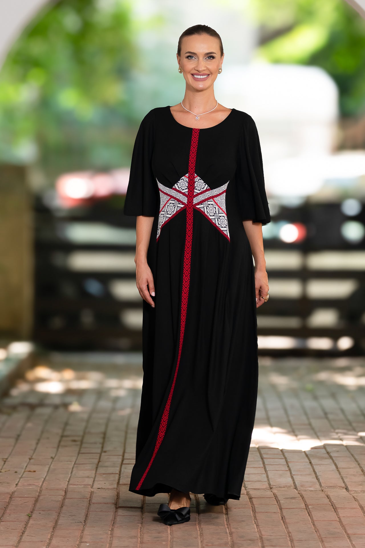 Rochie lungă din in negru și corseletă din jacquard tradițional