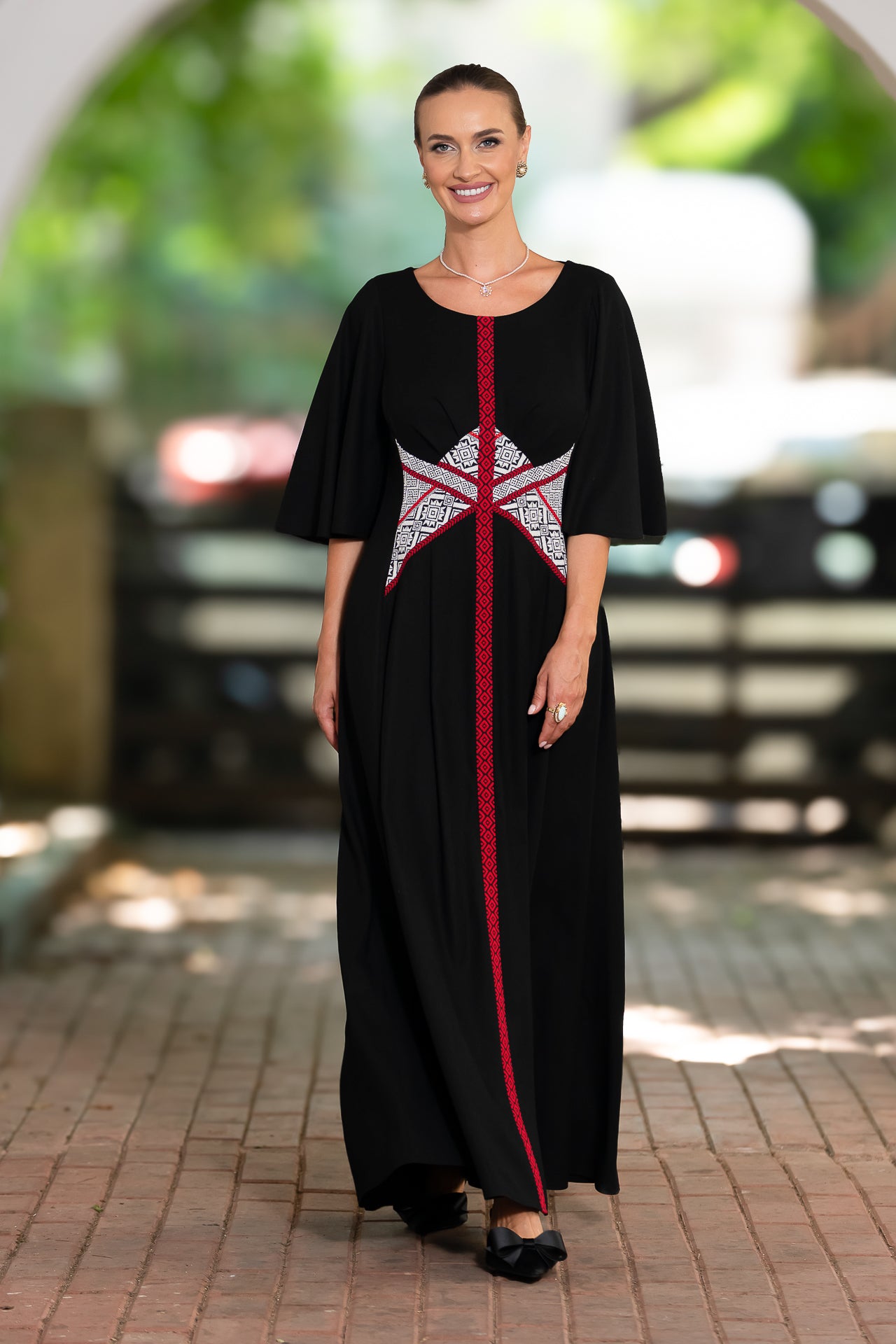 Rochie lungă din in negru și corseletă din jacquard tradițional