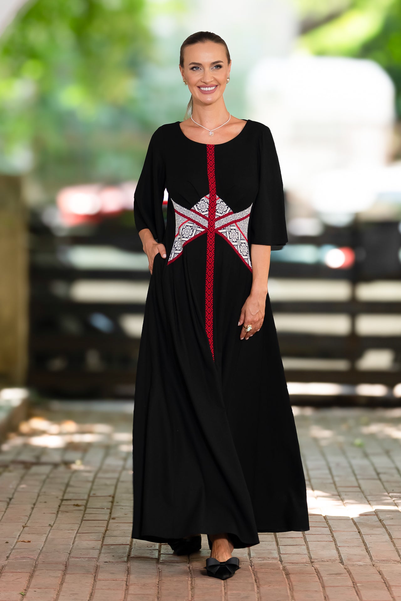Rochie lungă din in negru și corseletă din jacquard tradițional