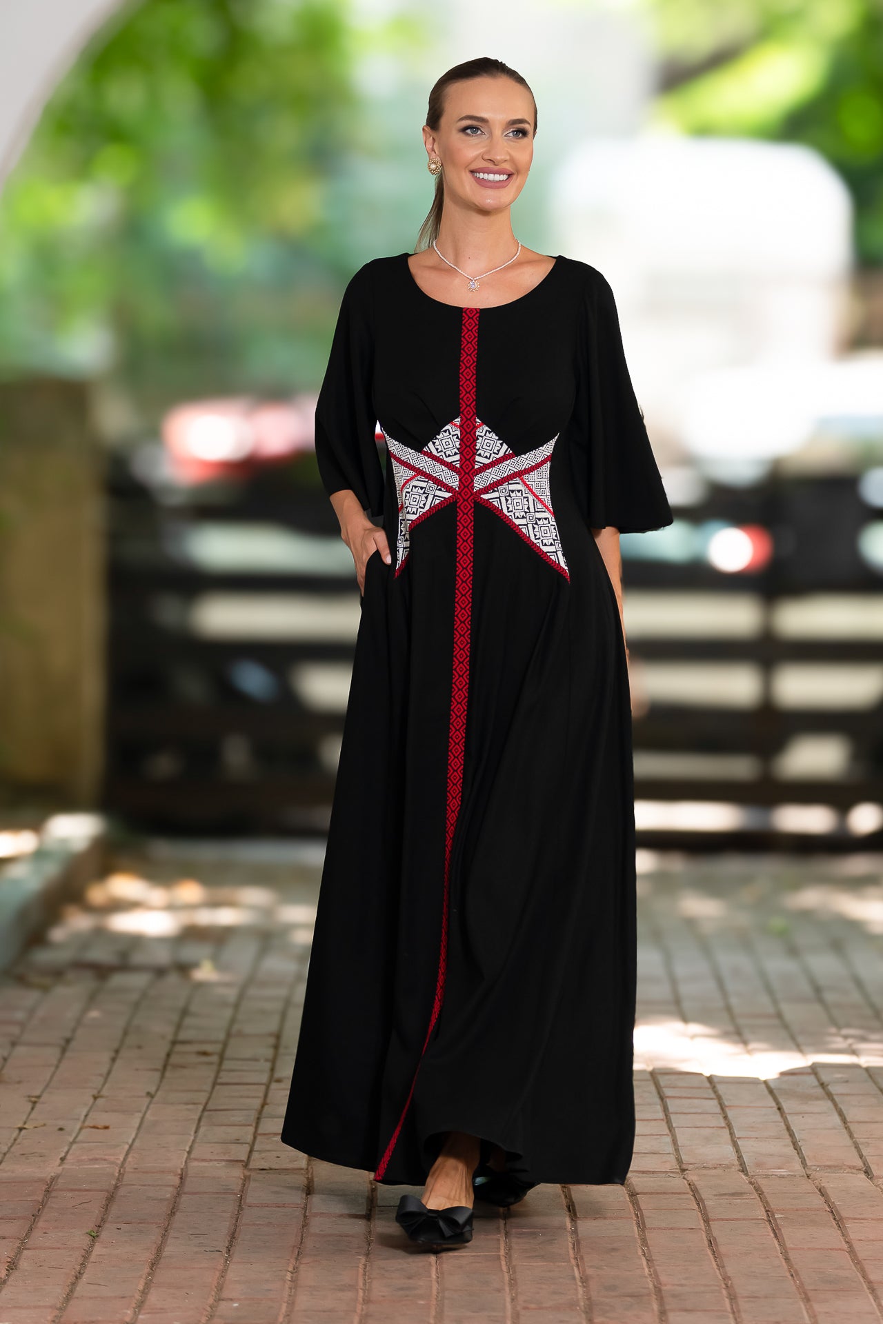 Rochie lungă din in negru și corseletă din jacquard tradițional
