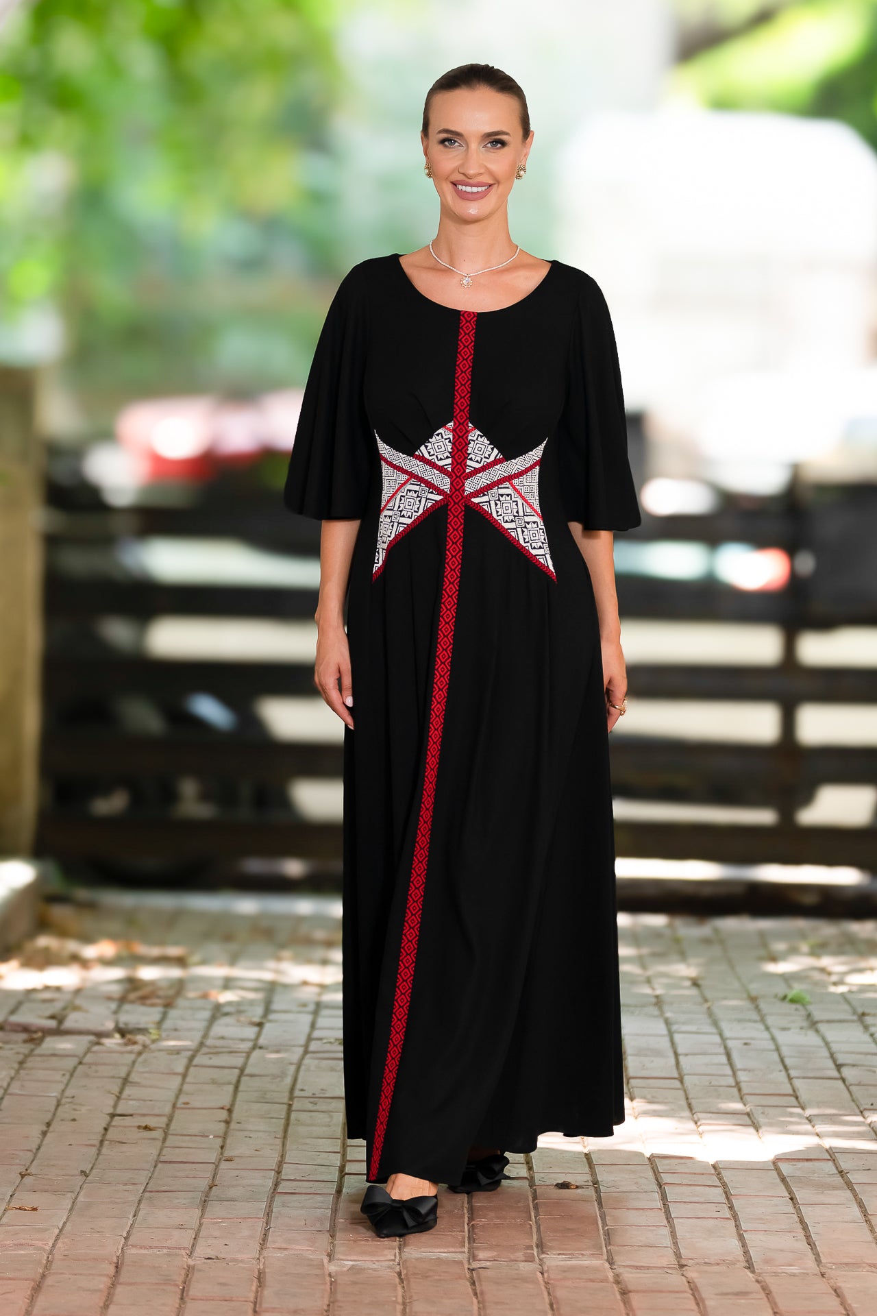 Rochie lungă din in negru și corseletă din jacquard tradițional