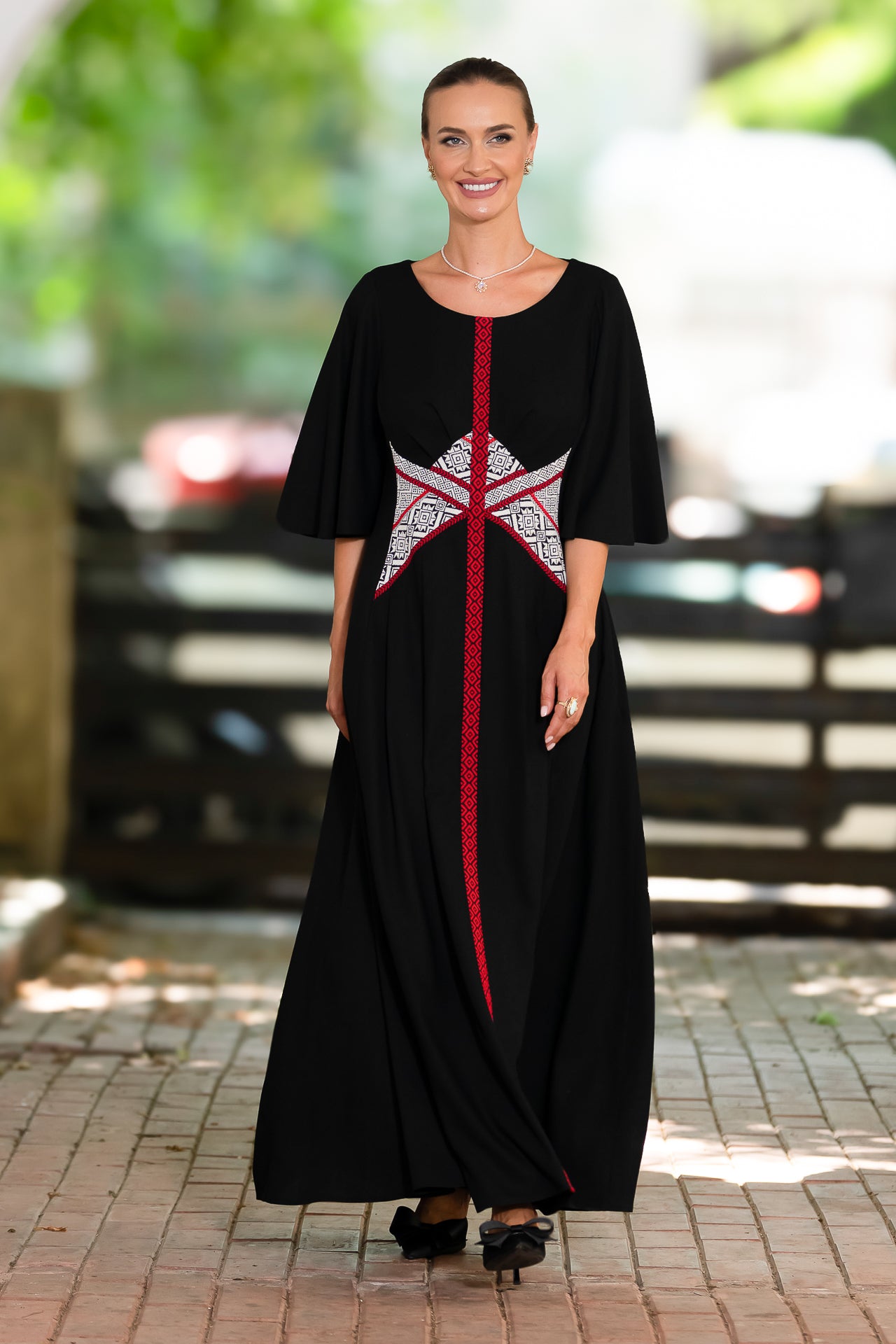 Rochie lungă din in negru și corseletă din jacquard tradițional
