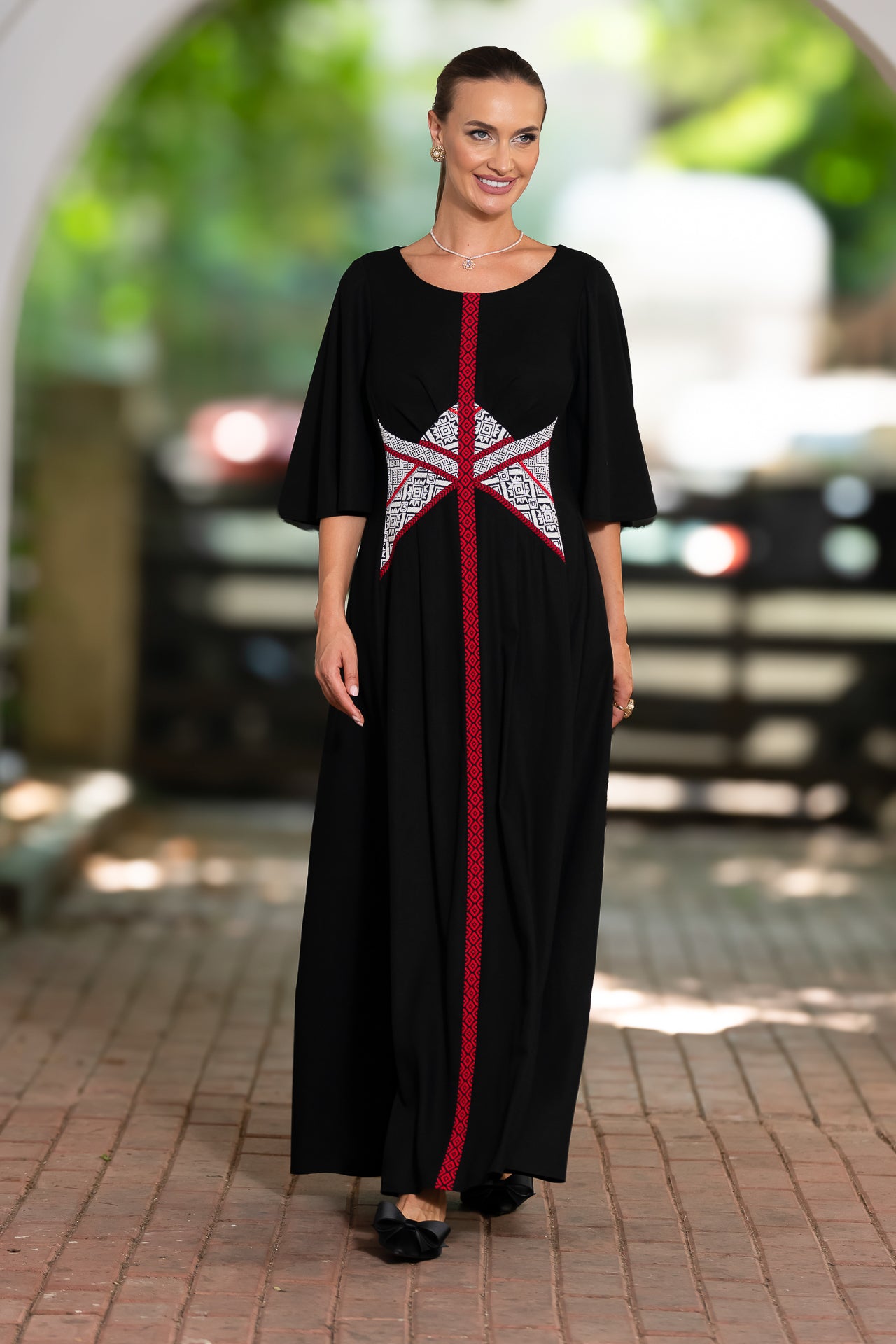 Rochie lungă din in negru și corseletă din jacquard tradițional