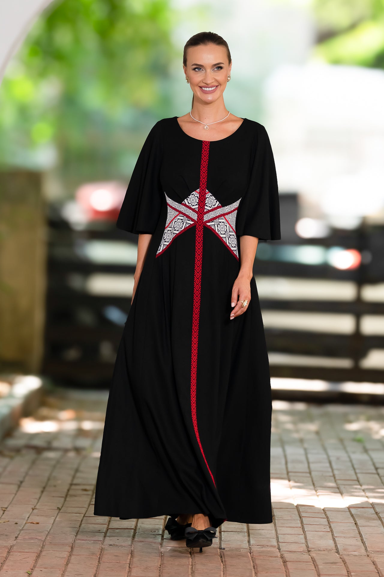 Rochie lungă din in negru și corseletă din jacquard tradițional