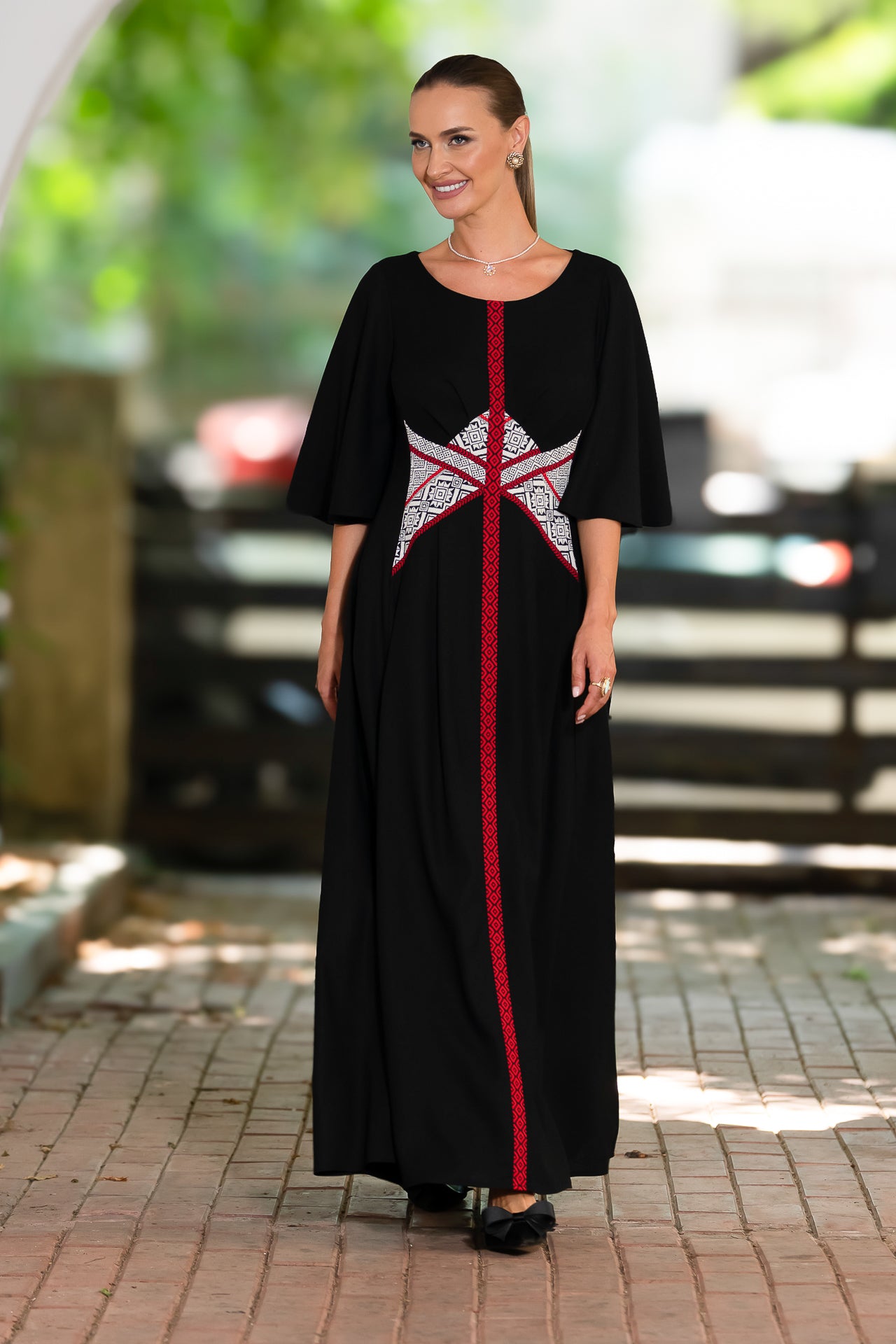 Rochie lungă din in negru și corseletă din jacquard tradițional