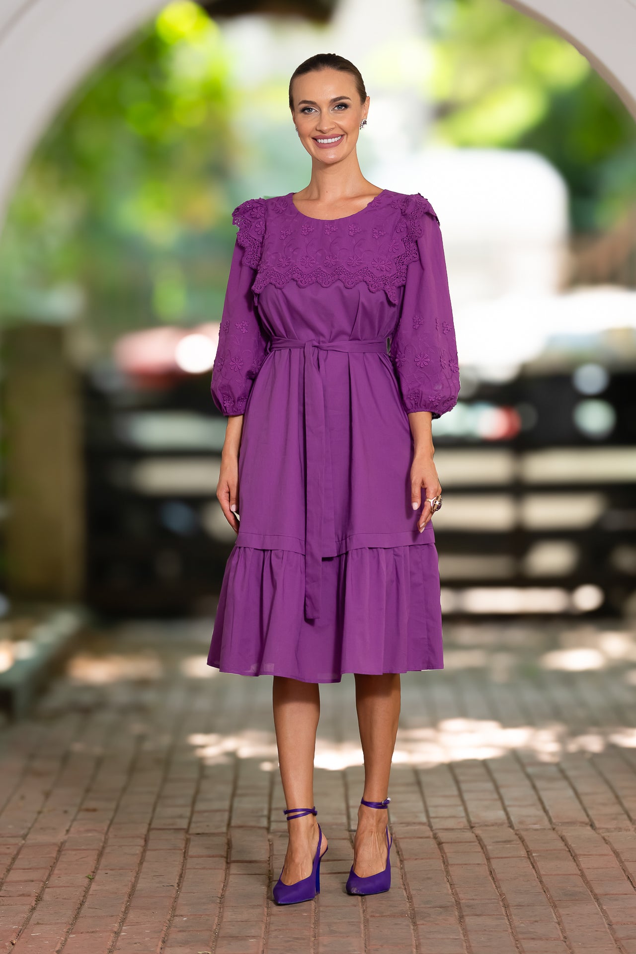 Rochia midi din batist de bumbac și broderie tridimensională Ametist