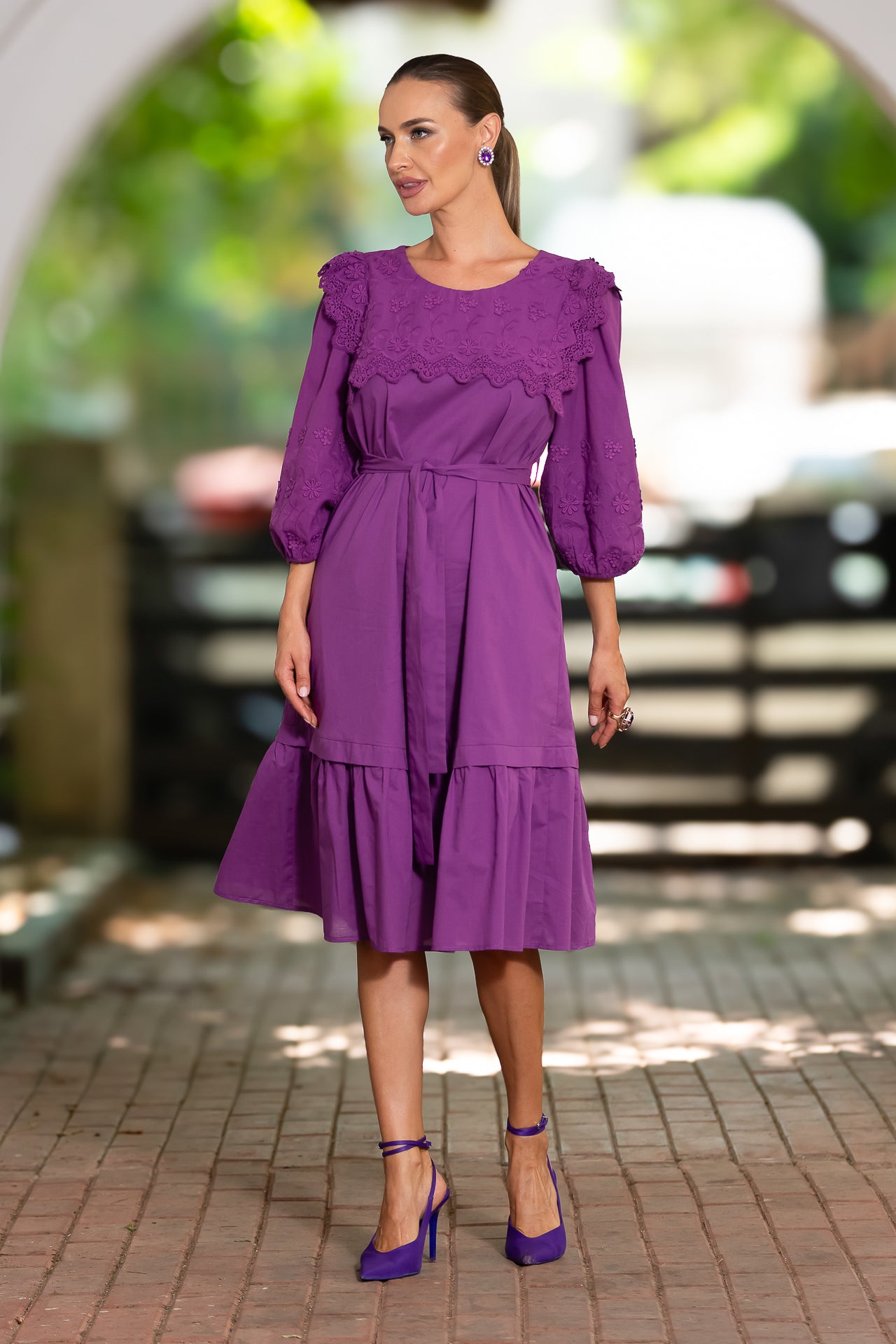 Rochia midi din batist de bumbac și broderie tridimensională Ametist