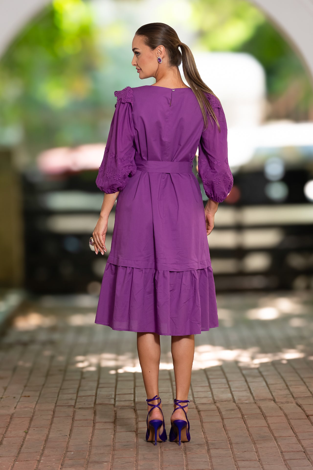 Rochia midi din batist de bumbac și broderie tridimensională Ametist