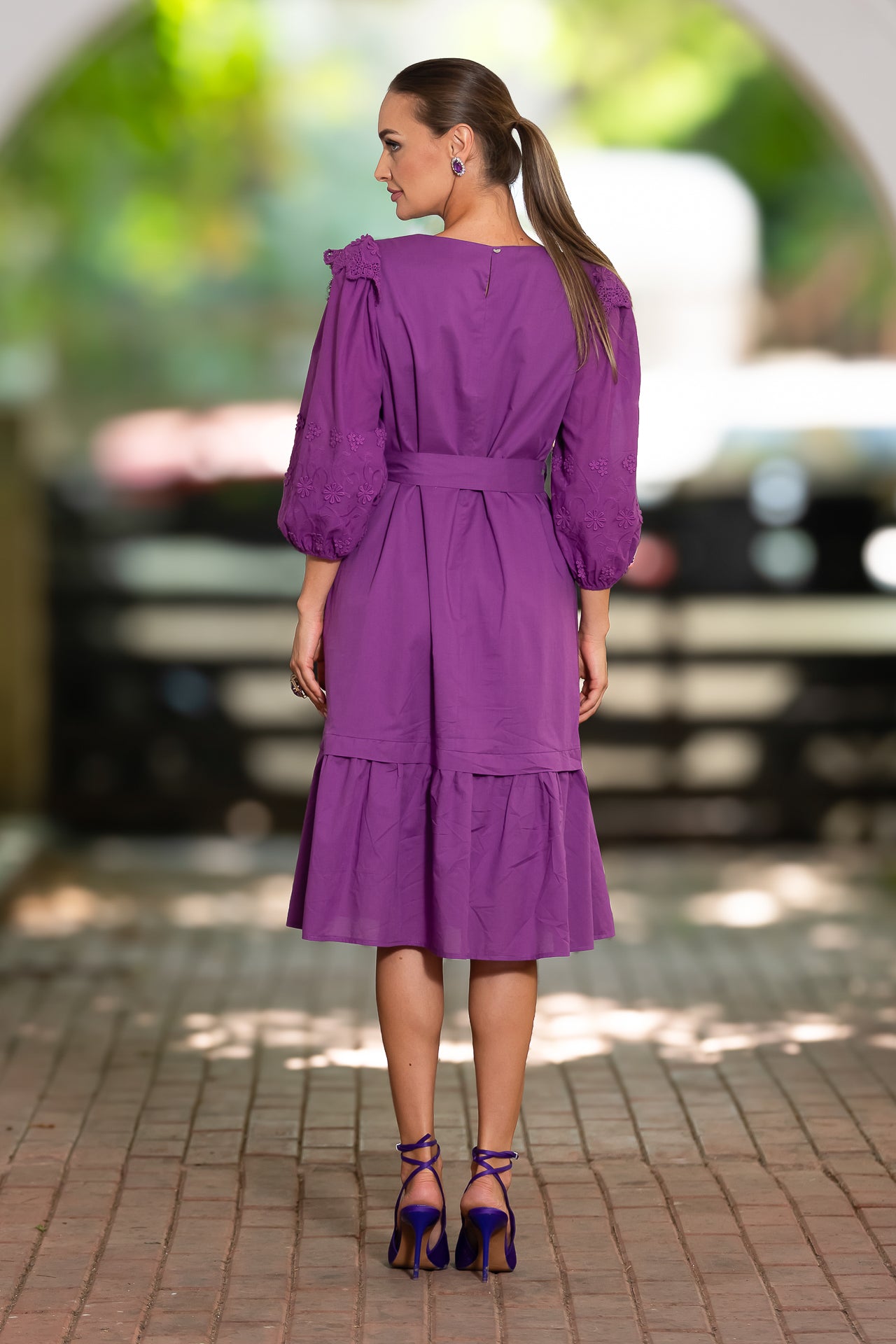 Rochia midi din batist de bumbac și broderie tridimensională Ametist