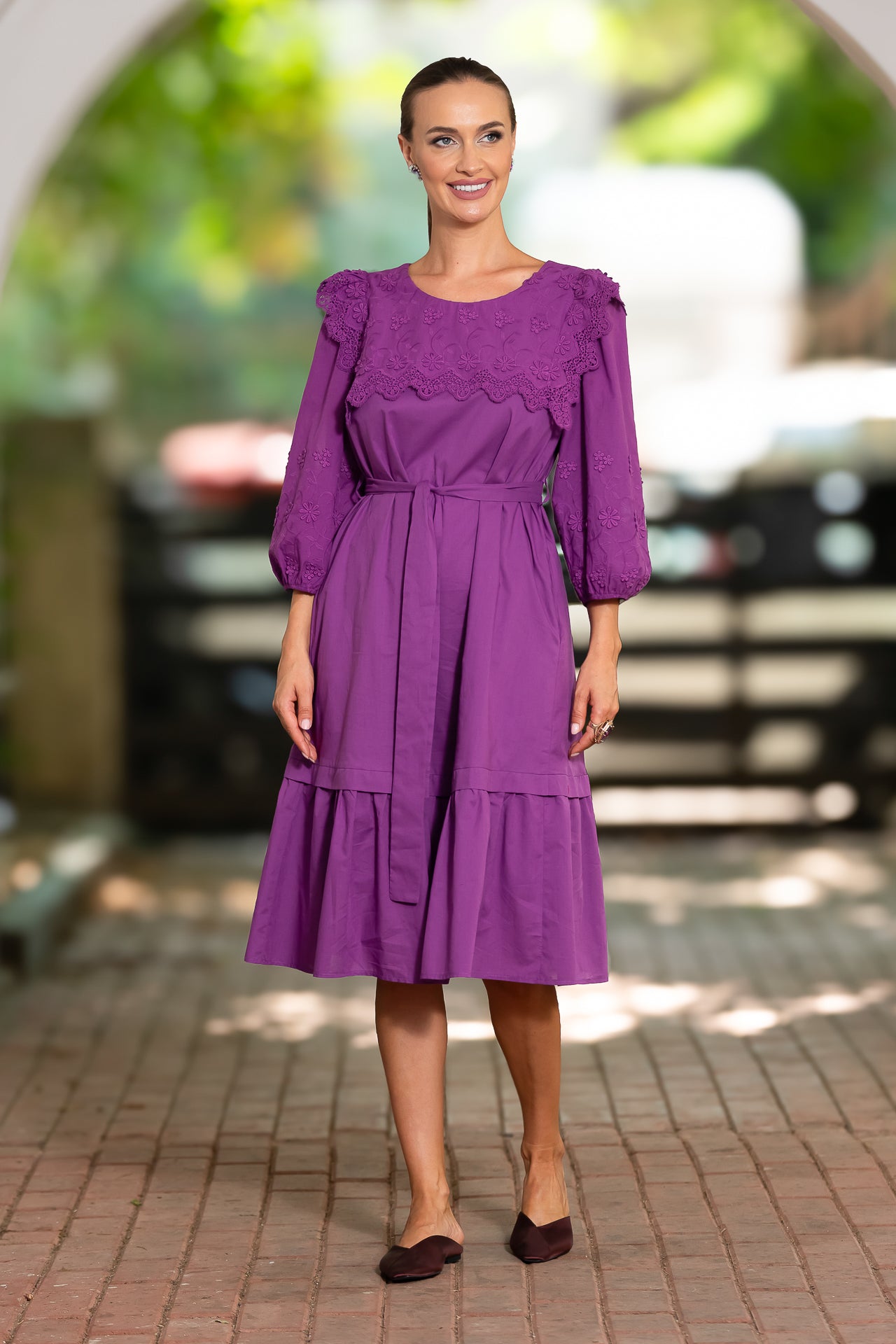 Rochia midi din batist de bumbac și broderie tridimensională Ametist
