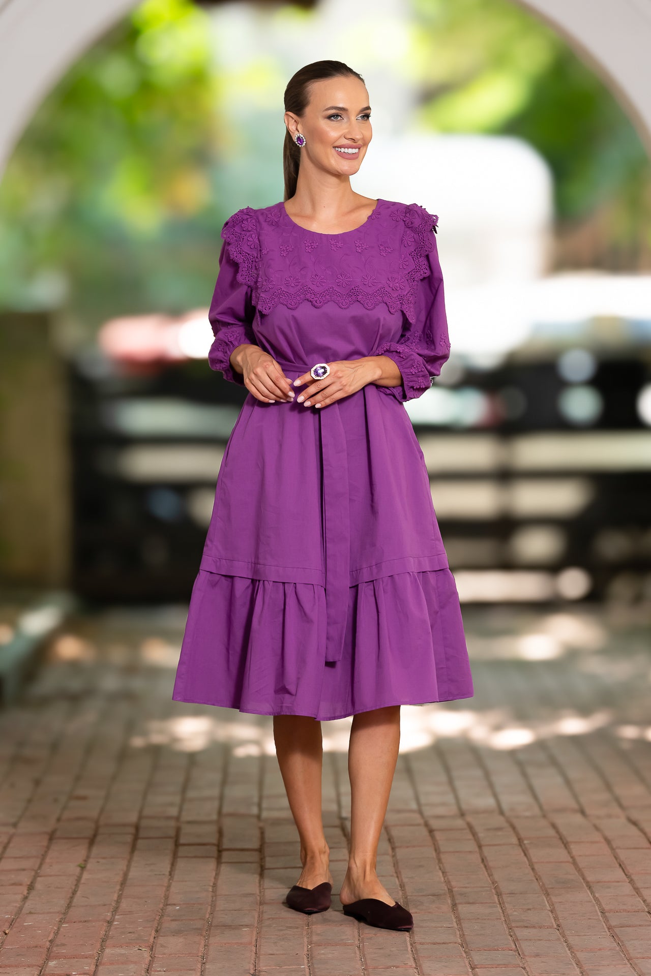 Rochia midi din batist de bumbac și broderie tridimensională Ametist