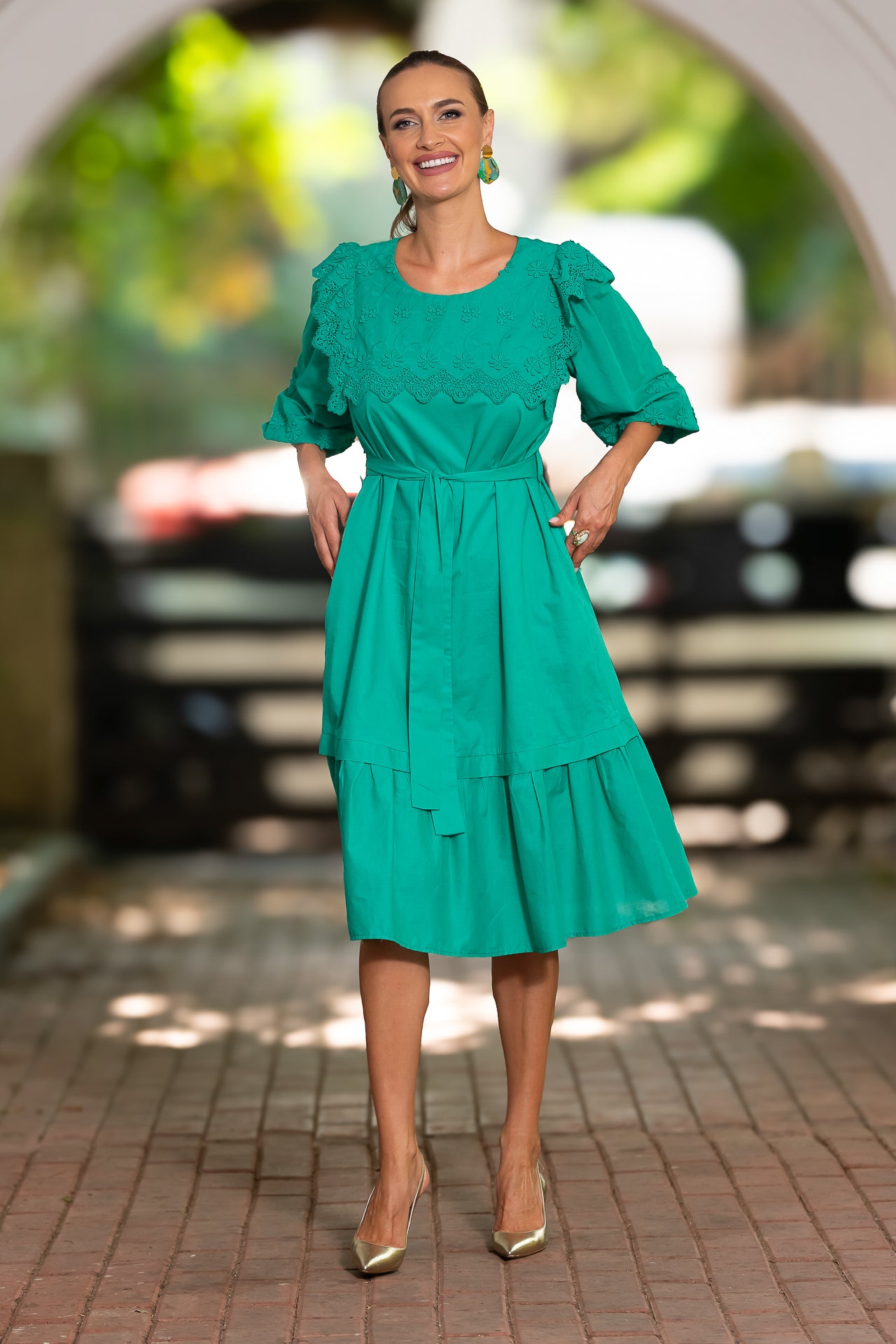 Rochia midi din batist de bumbac și broderie tridimensională Smarald