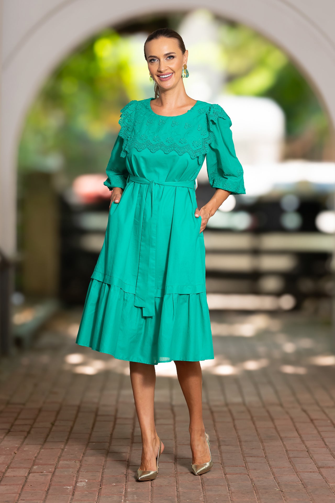 Rochia midi din batist de bumbac și broderie tridimensională Smarald