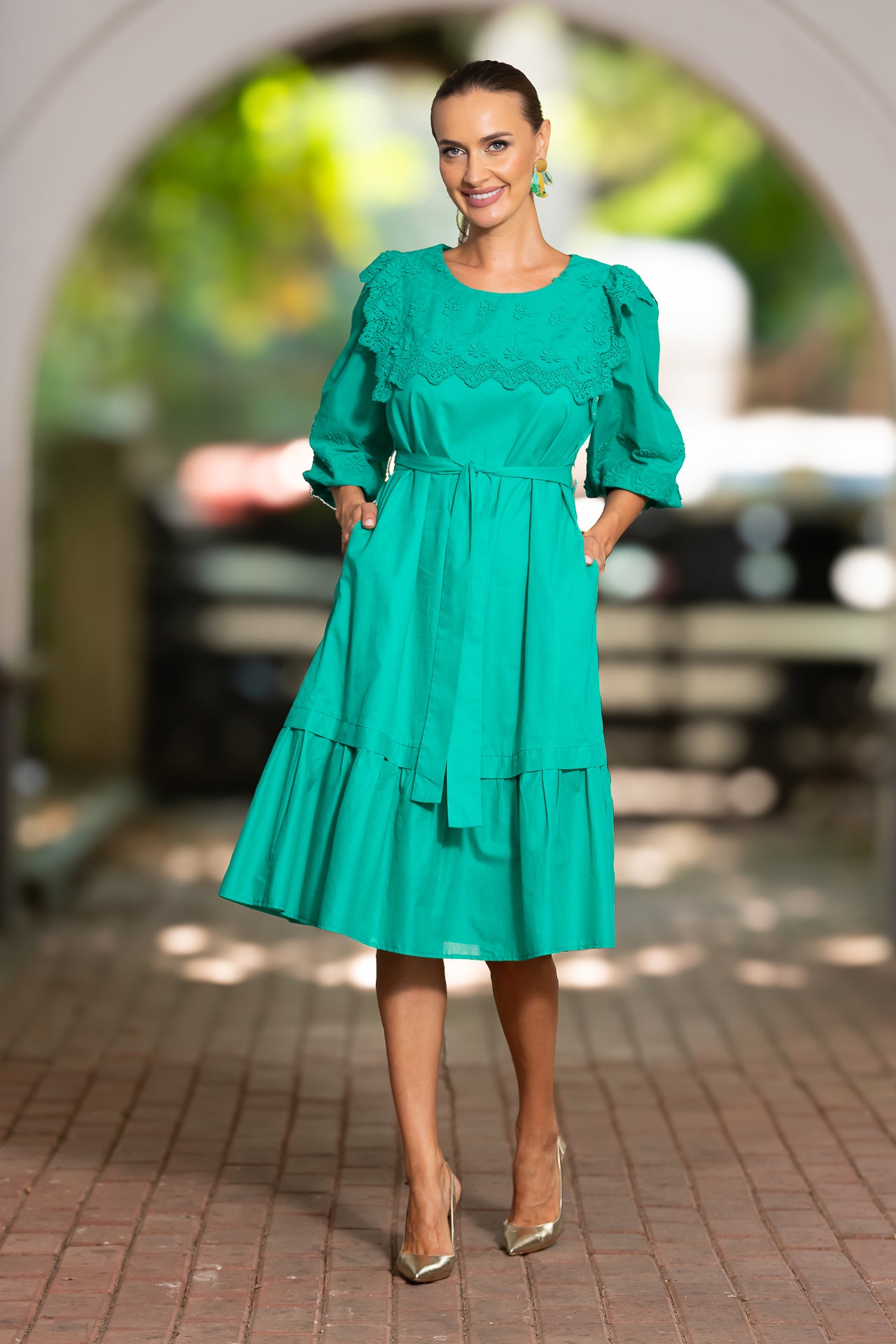Rochia midi din batist de bumbac și broderie tridimensională Smarald