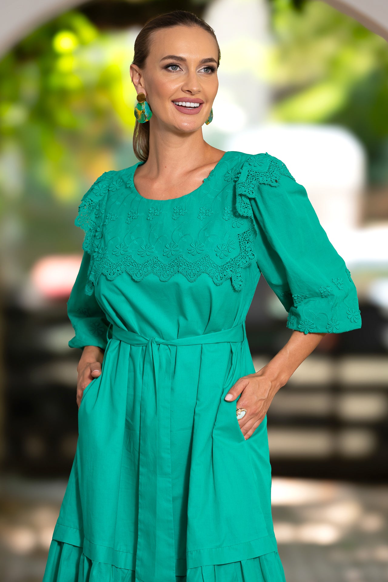 Rochia midi din batist de bumbac și broderie tridimensională Smarald