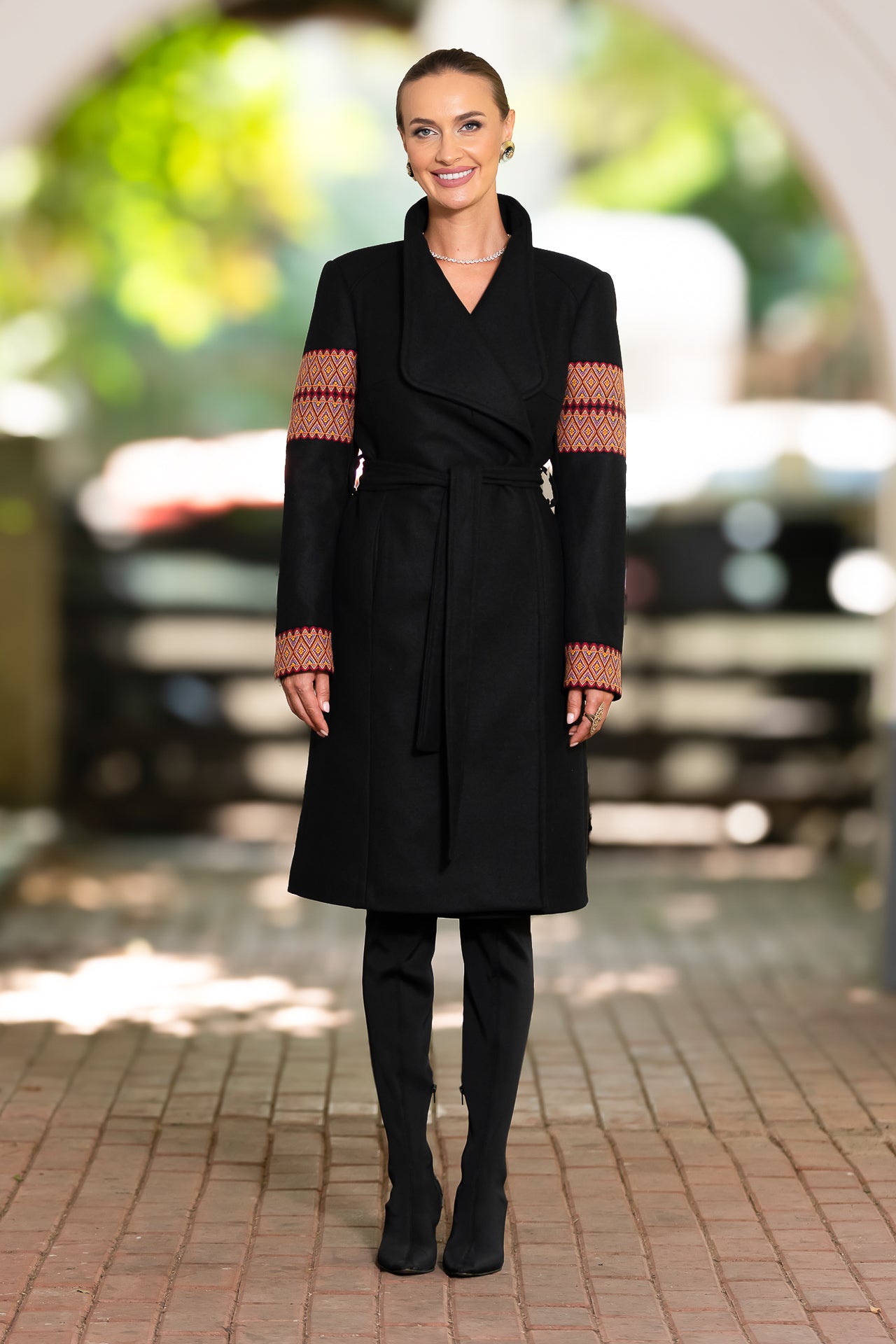 Palton midi din stofă de lână cu jacquard etnic tricolor