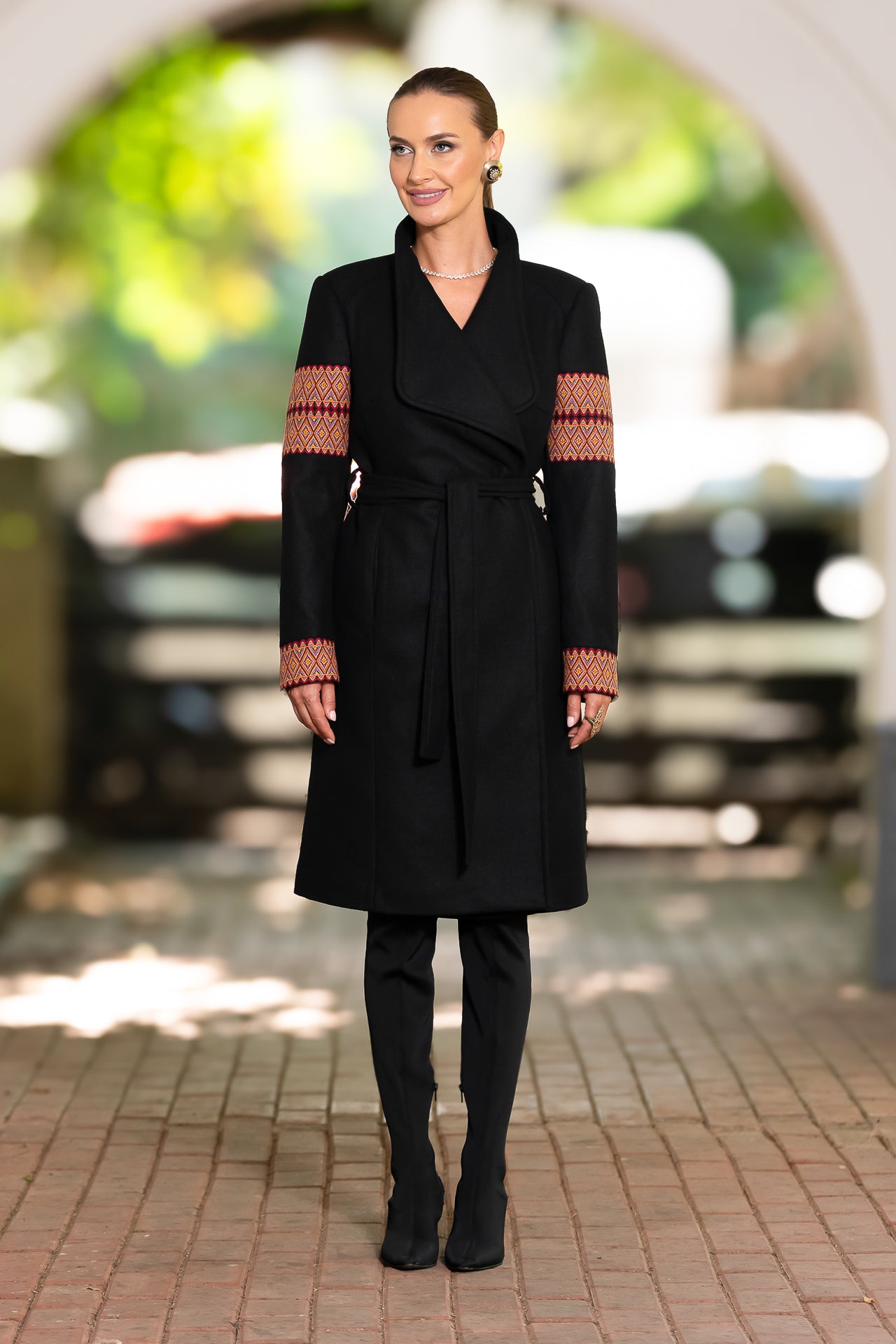 Palton midi din stofă de lână cu jacquard etnic tricolor