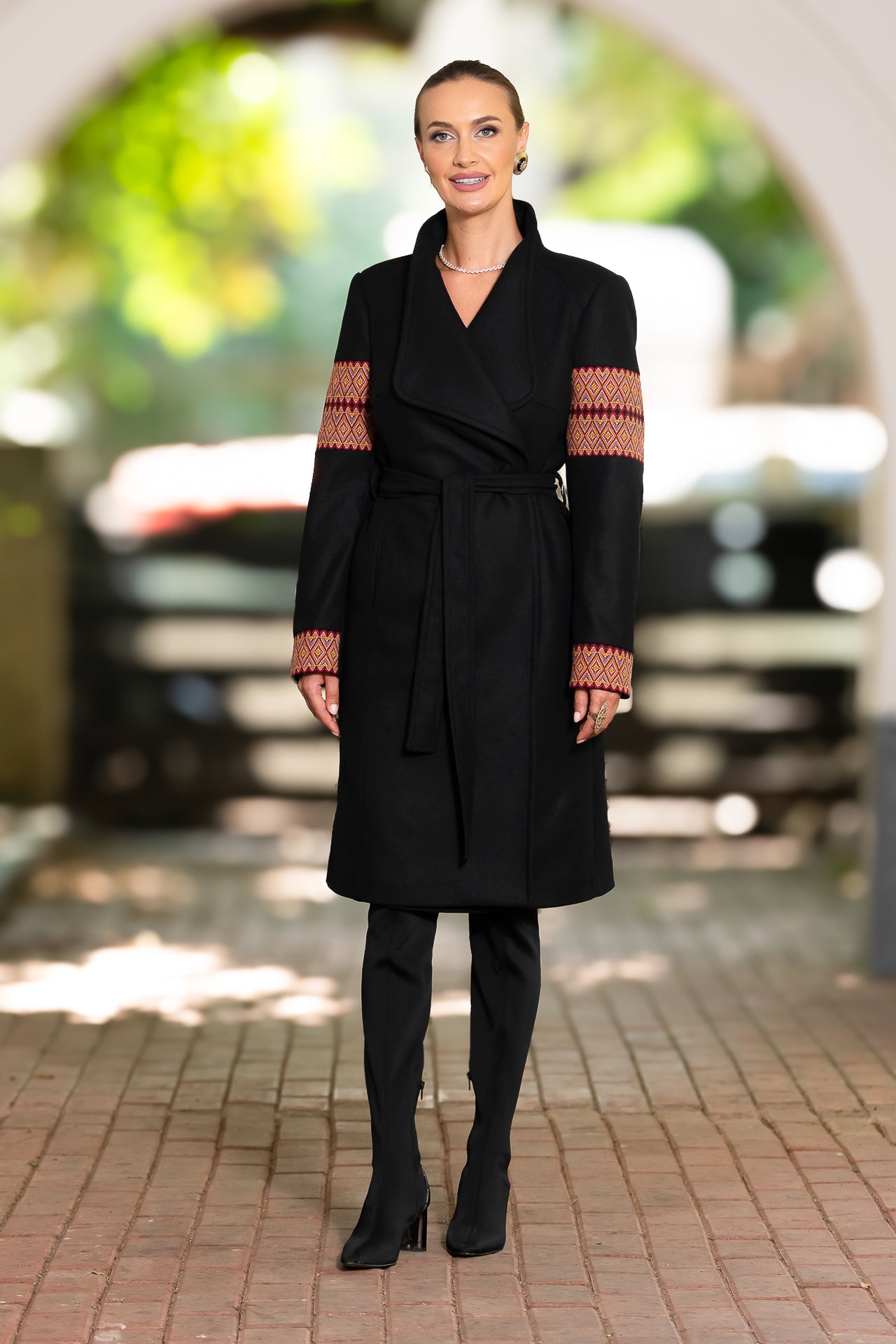 Palton midi din stofă de lână cu jacquard etnic tricolor