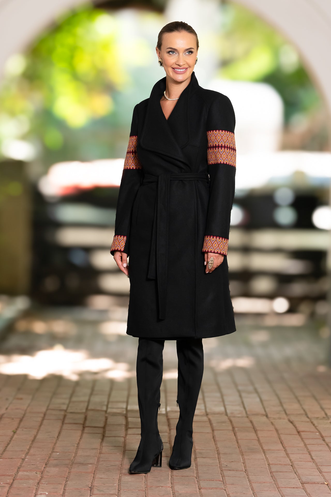 Palton midi din stofă de lână cu jacquard etnic tricolor
