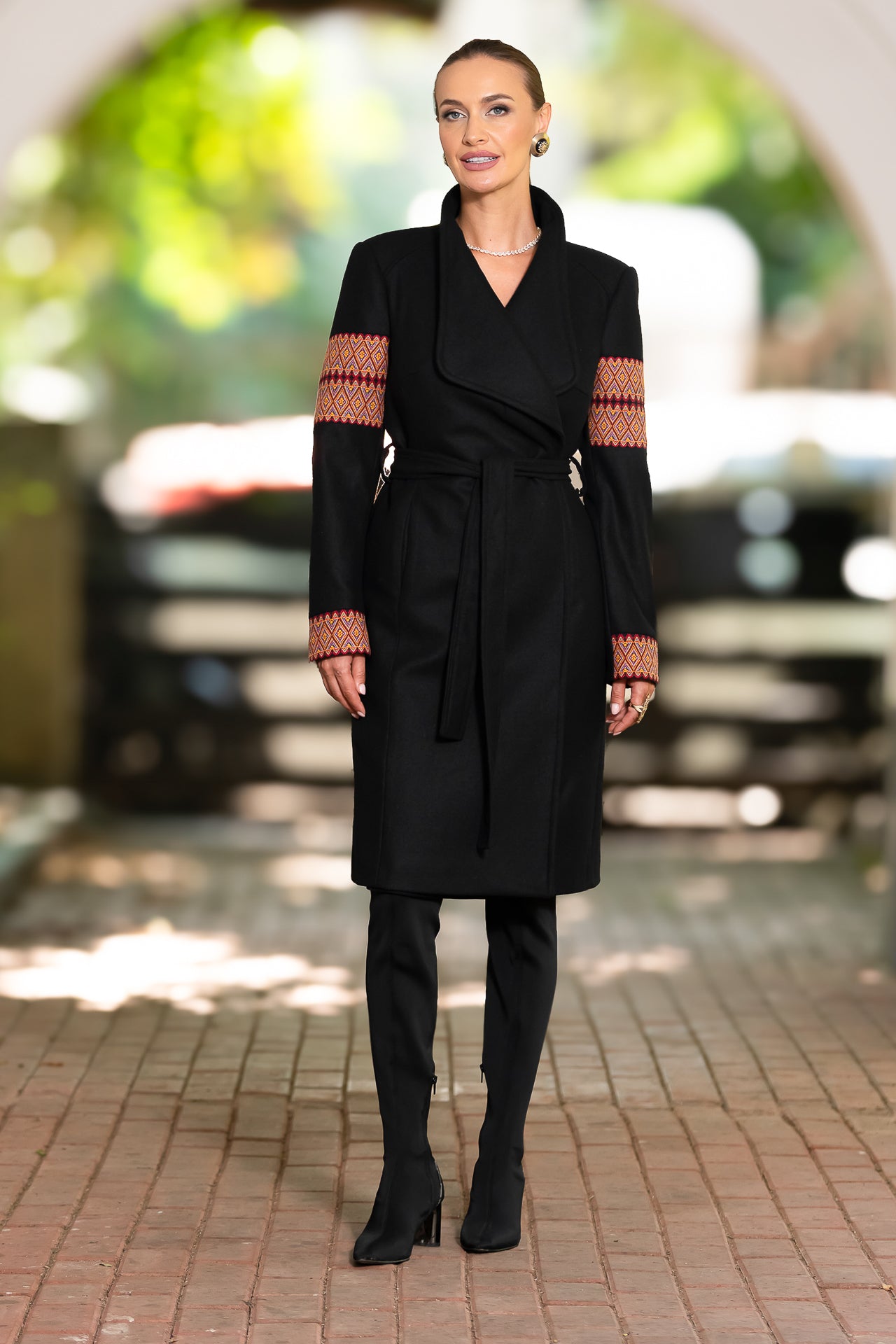 Palton midi din stofă de lână cu jacquard etnic tricolor