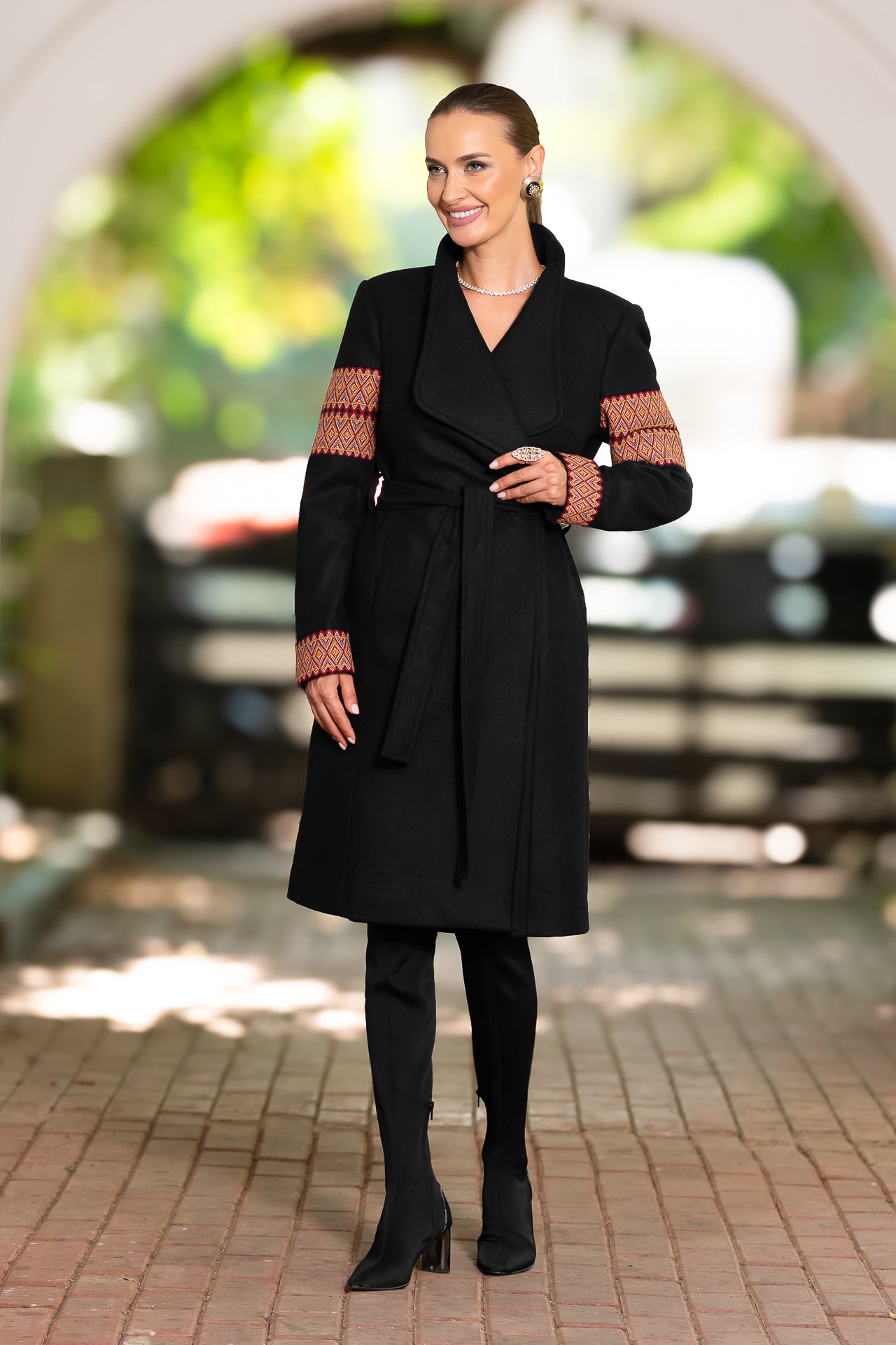 Palton midi din stofă de lână cu jacquard etnic tricolor