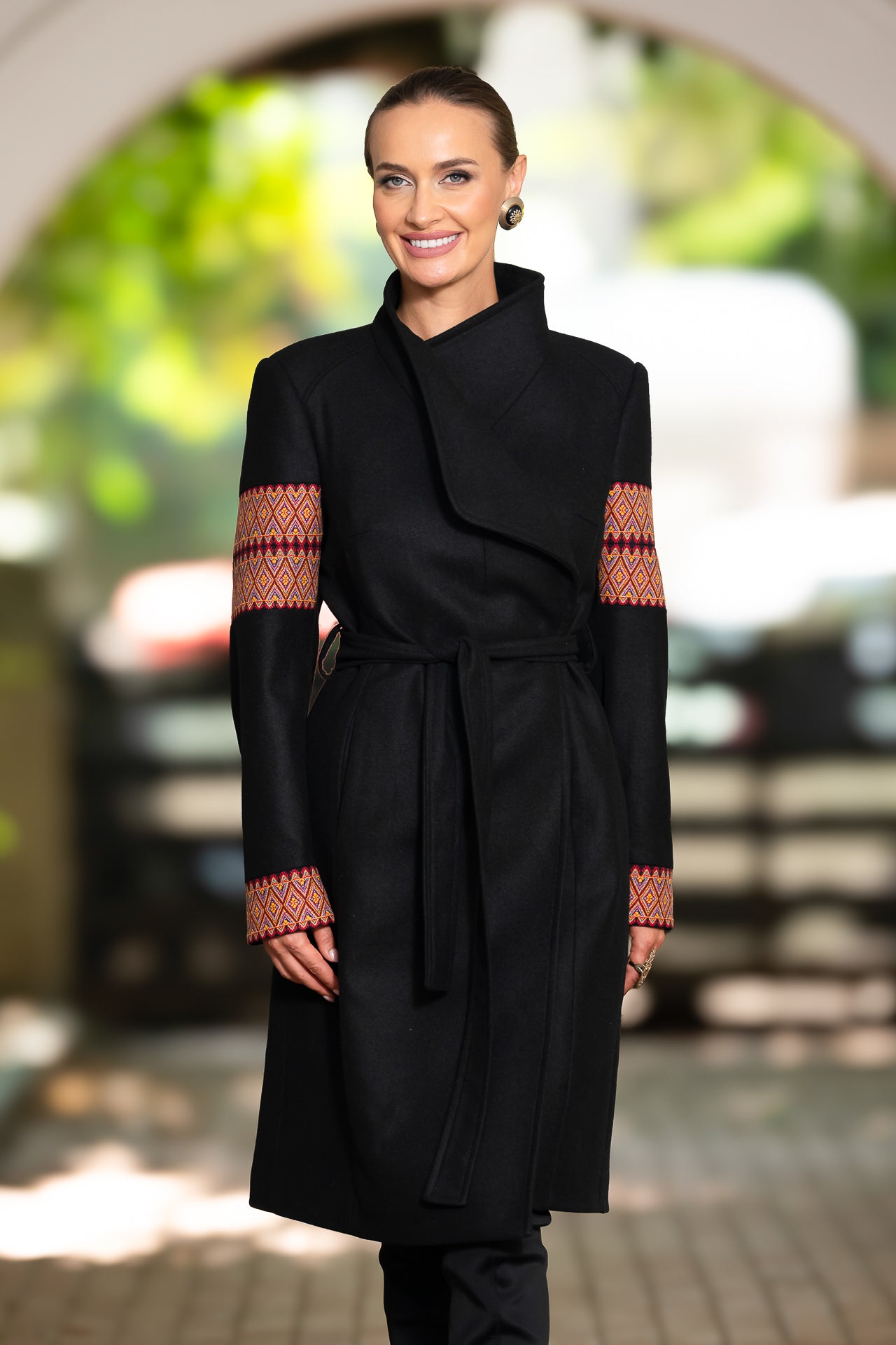 Palton midi din stofă de lână cu jacquard etnic tricolor