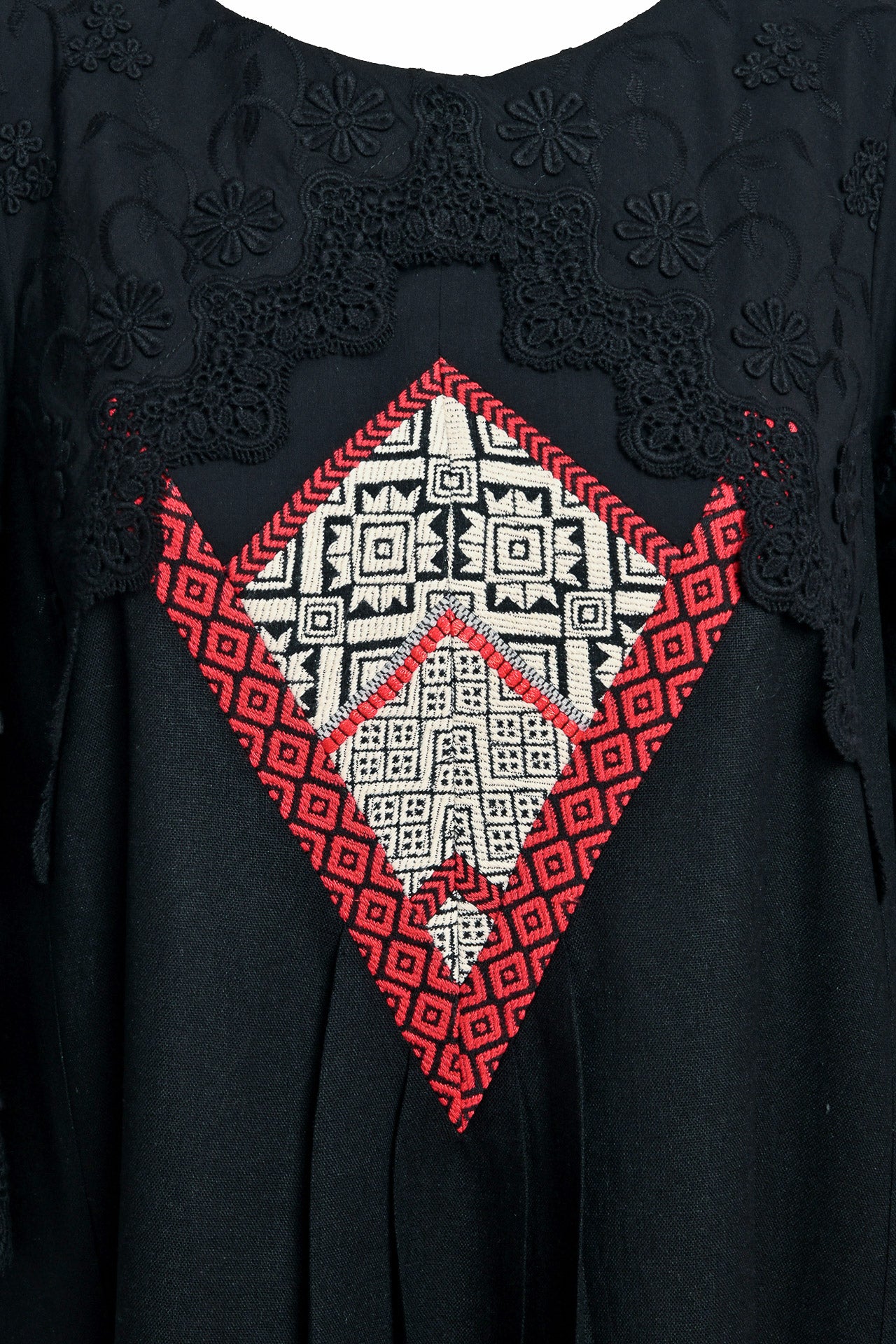 Rochie lungă neagră din in cu jacquard țesut și broderie tridimensională