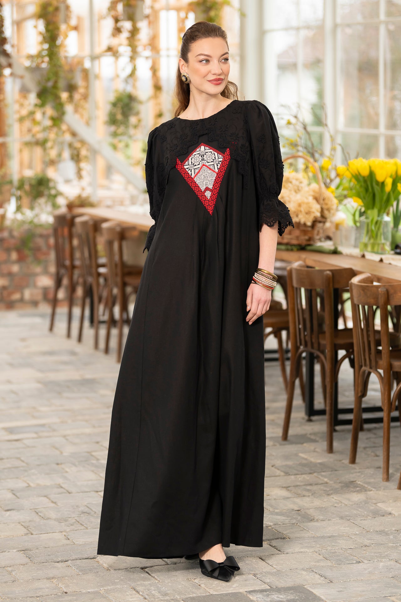 Rochie lungă neagră din in cu jacquard țesut și broderie tridimensională