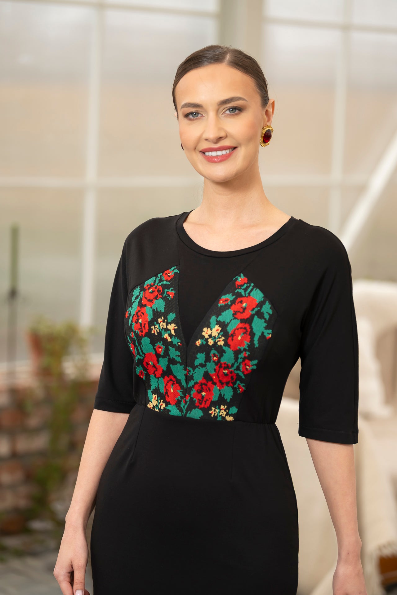 Rochia neagră cu corset din jerseu