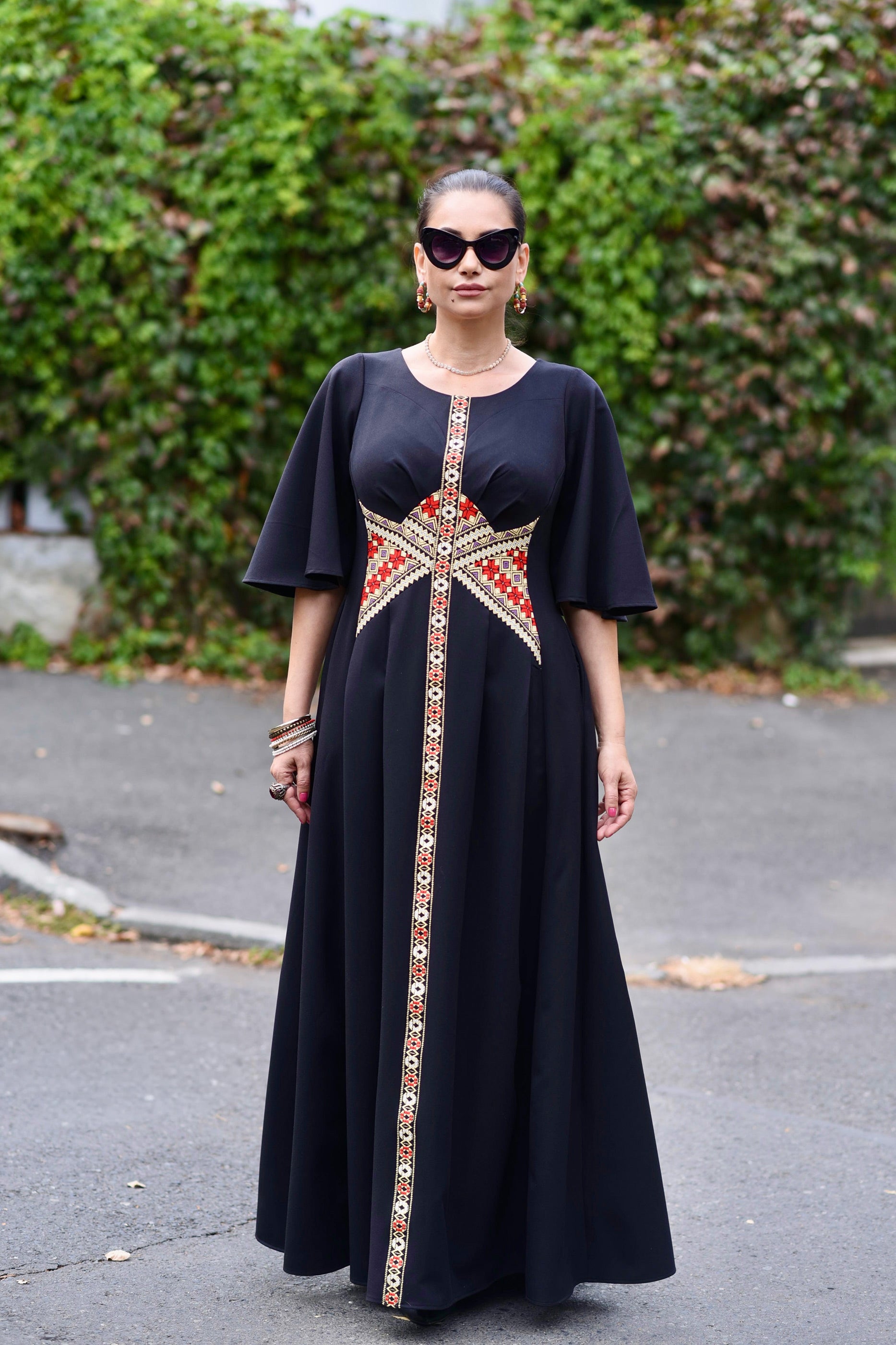 Rochie lungă din stofă neagră cu corseletă din jacquard țesut tradițional