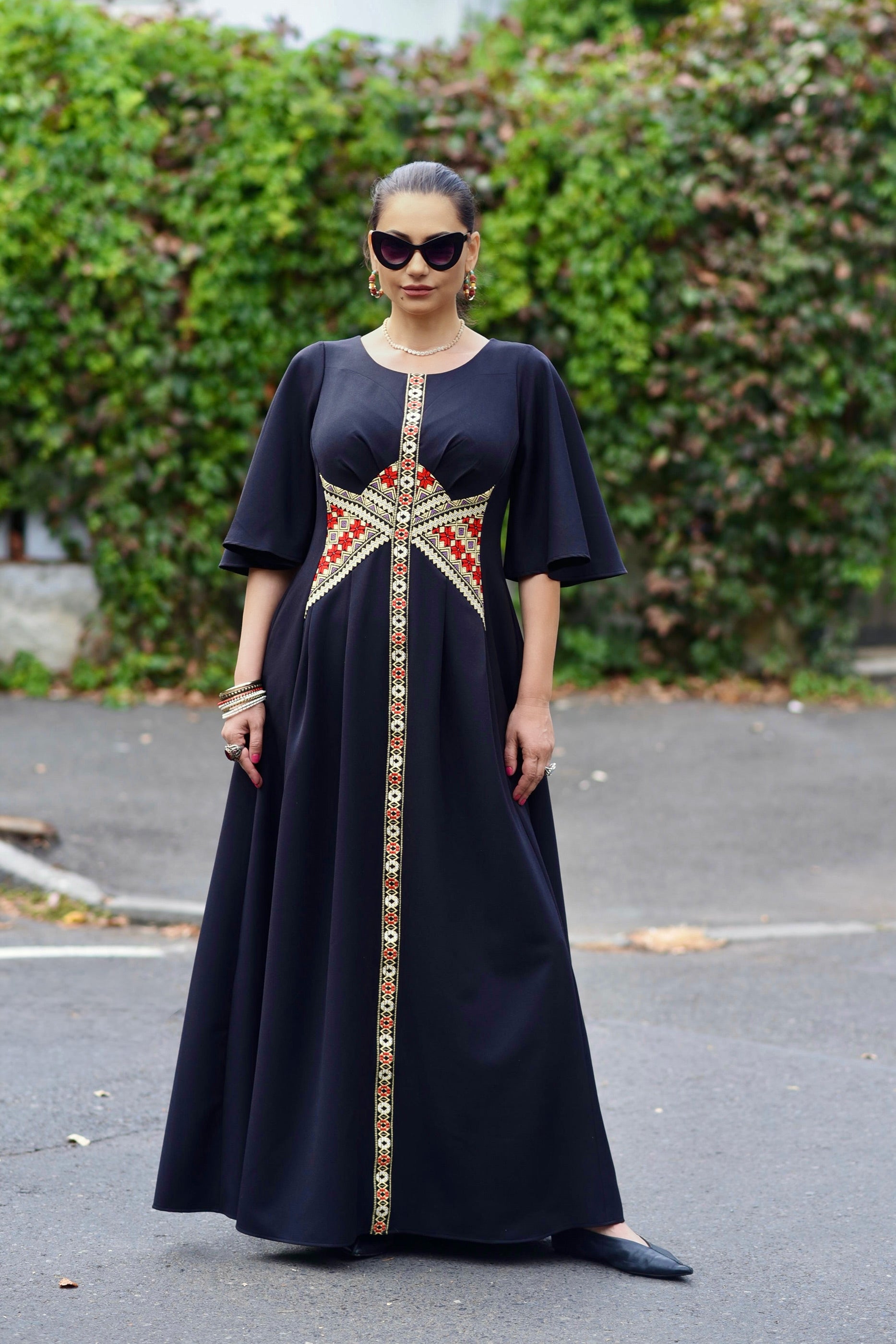 Rochie lungă din stofă neagră cu corseletă din jacquard țesut tradițional