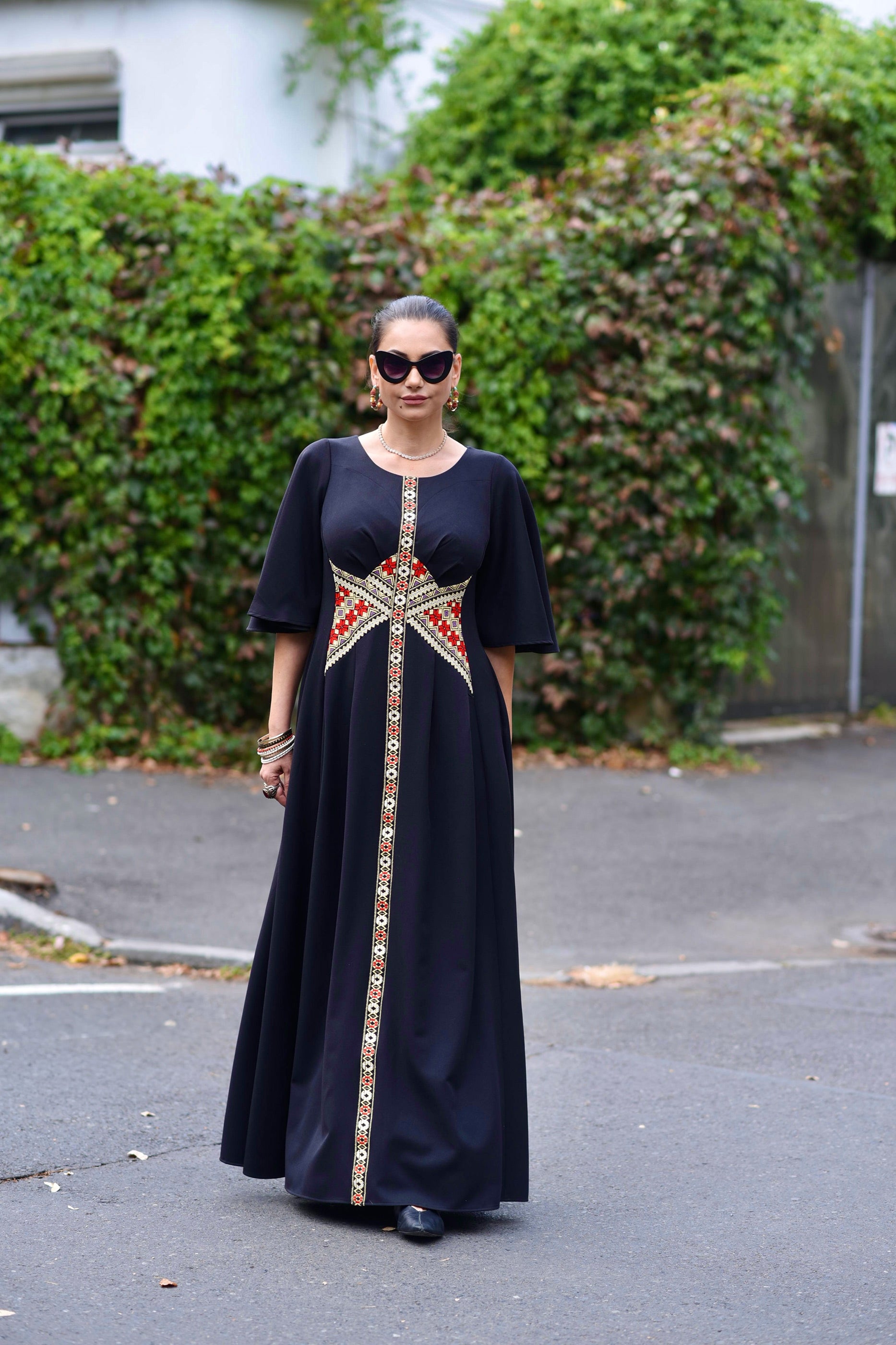 Rochie lungă din stofă neagră cu corseletă din jacquard țesut tradițional