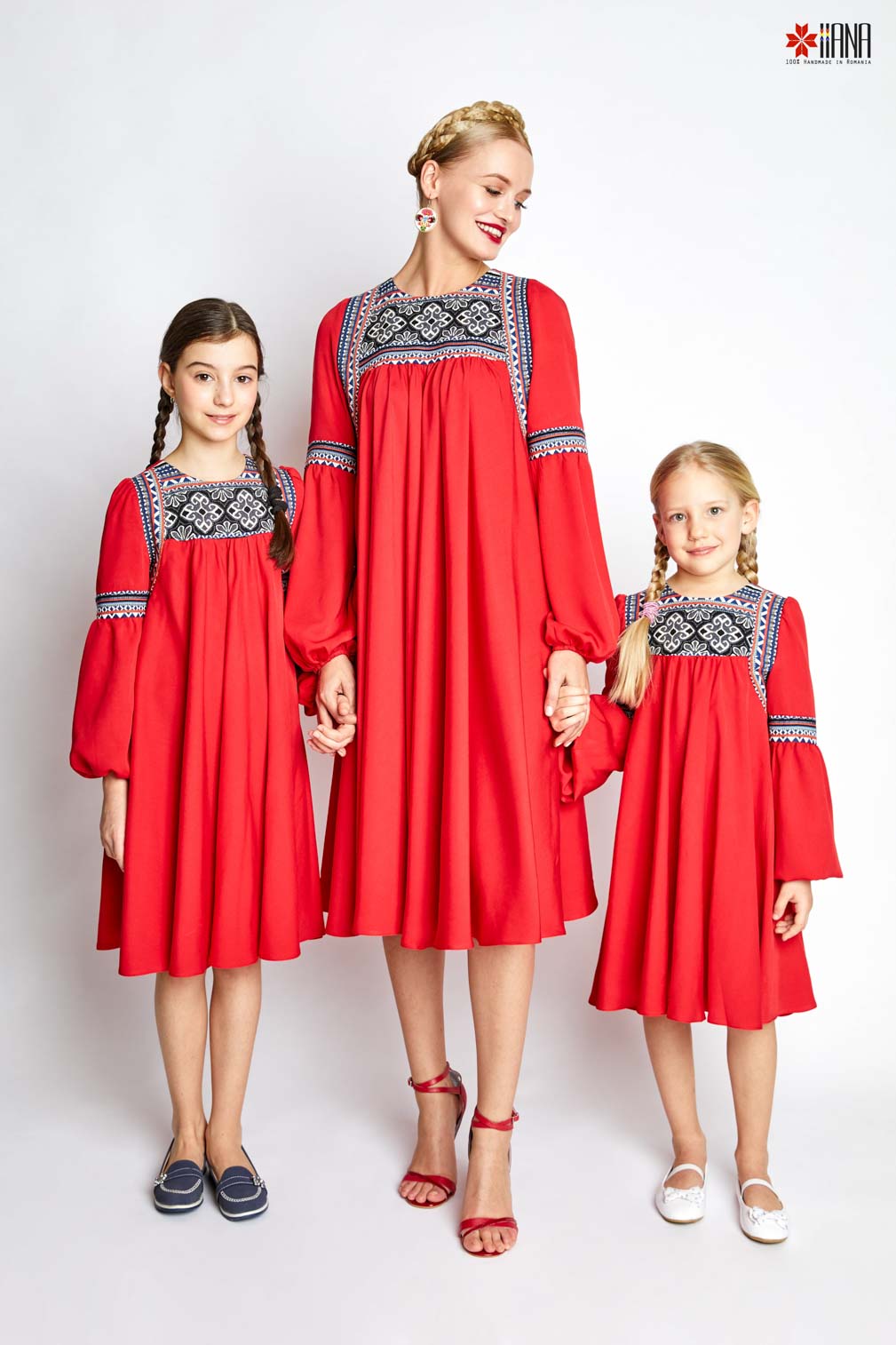 Fete リボンジレ Sweet Lily - Rochie spectaculoasă cu trenă și flori lucrate manual